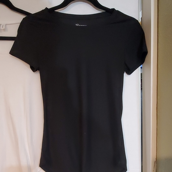 Three T-Shirt Bundle J Crew and More - Picture 4 of 8